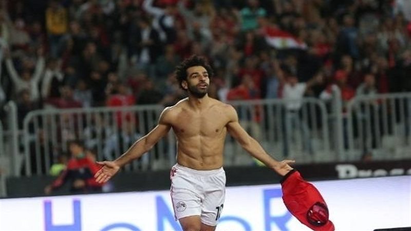 محمد صلاح يحتفل بهدفه