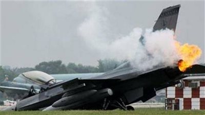 فيديو.. مصرع شخصين وإصابة آخرين في تحطم طائرة أمريكية 