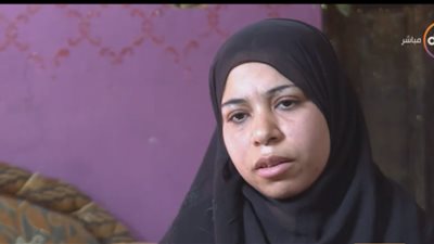 فيديو..زوجة أحد ضحايا أعمدة النور المكشوفة: أطالب بحقى من شركة الكهرباء بمجلس مدينة بنها
