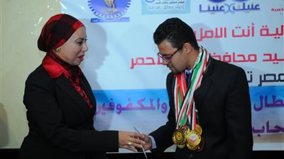  يسرا عطية تشيد بقوافل صناع الخير لعلاج أمراض العيون