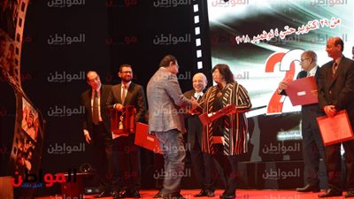 صور| وزيرة الثقافة تكرم ماجد الكدوانى بالمهرجان القومى للسينما 