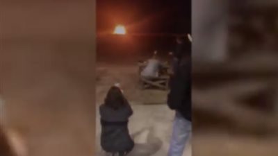 نظمي كان خاربها.. امرأة تحتفل بطلاقها بتفجير فستان فرحها 