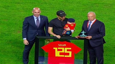 فيديو .. الاتحاد الاسباني يكرم دافيد سيلفا