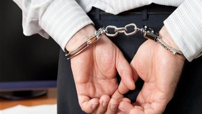 القبض على موظف استولى على 100 طن قمح  