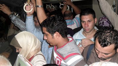 مخافتش .. طبيبة تتهم عاطل بالتحرش في أتوبيس