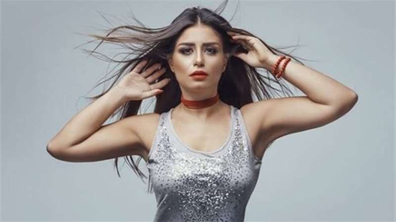 الفنانة منة فضالي