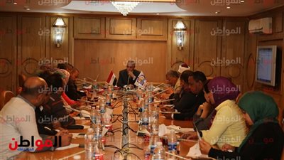 محافظ قنا يترأس الجلسة الافتتاحية لمشروع الحد من الزيادة السكانية 