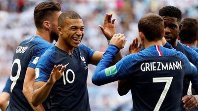 جريزمان ومبابي يقودان فرنسا ضد أوروجواي