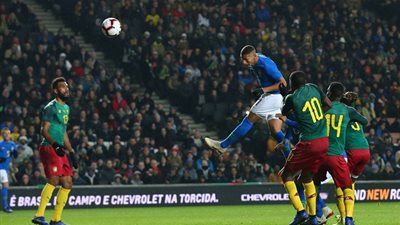 فيديو.. البرازيل تفوز ودياً على الكاميرون ونيمار يخرج مصاباً
