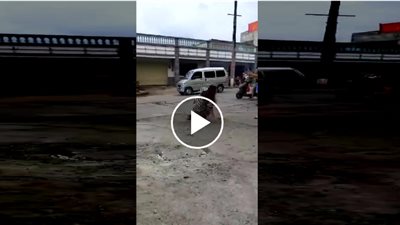 فيديو.. ما تبطلوا بجاحة بقى.. فتاة بدينة تسقط أثناء ركوبها دراجة نارية خلف شاب 