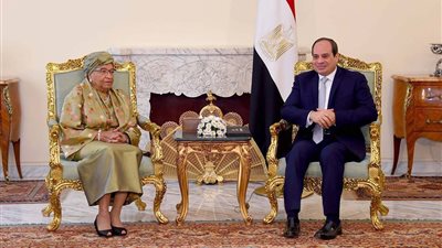 صور| الرئيس عبد الفتاح السيسي يلتقى رئيسة ليبيريا السابقة