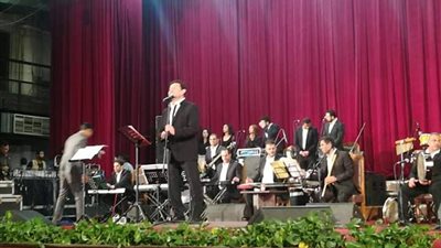 صور| هانى شاكر يشعل حفل جامعة القاهرة 
