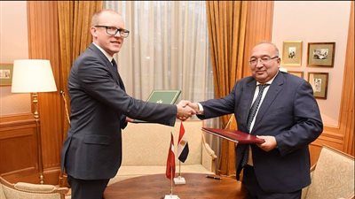 صور.. مصر تجري مباحثات سياسية مع لاتفيا