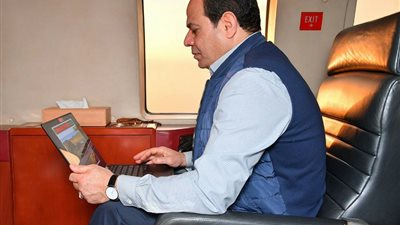 فيديو.. السيسي يتفقد تطورات الأعمال بمشروع أنفاق السويس وكاتدرائية ميلاد المسيح