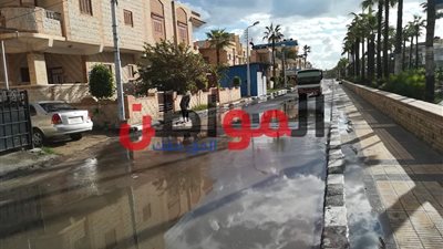صور.. توقف حركة سير السيارات بسبب غزارة الأمطار في كفر الشيخ