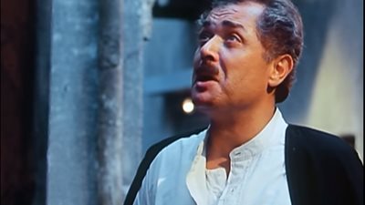 مشاهد لا تنسى| متظلمنيش يا عم مجاهد..أنا بكلم الناس حوالين الجوزة وافضفض و أضحك وأغني ف قعده حلوة لغاية ما أموت