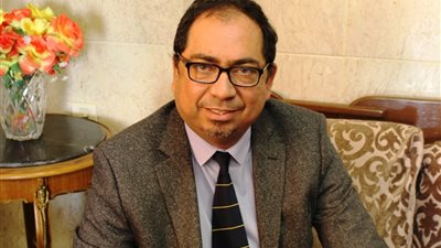 وكيل طب القصر العيني: الإعداد لقوافل طبية وتدريب أطباء الوادي الجديد