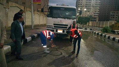 صور.. جهود رؤساء مدن كفر الشيخ في رفع تجمعات مياه الأمطار