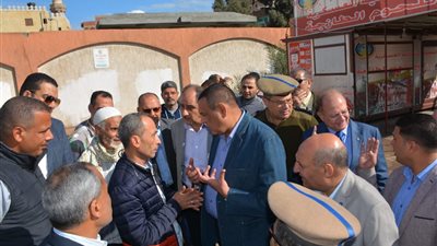 صور.. محافظ البحيرة يتفقد شوارع دمنهور للاطمئنان على أعمال شفط مياه الأمطار