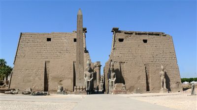 انفوجراف أبرز 10 ملامح حول الكشف الأثري الجديد في منطقة القرنة بالأقصر
