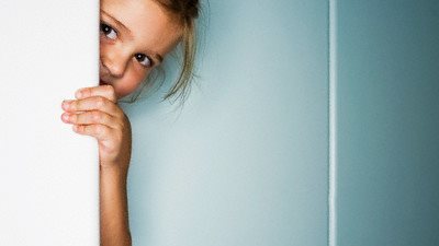 احترسي.. قد يكون ابنك معزول من أصحابه 