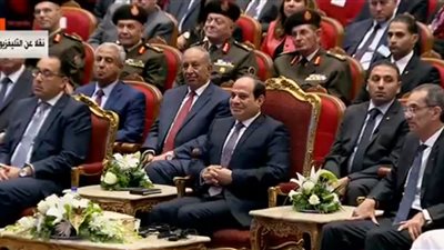 الرئيس السيسي: قدمت الدولة عدة مبادرات للاستثمار في الإنسان المصرى