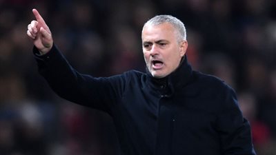 فيديو .. جماهير مانشستر يونايتد تطالب برحيل مورينيو