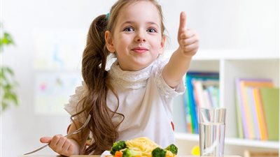 احترسي .. أخطاء تجعل ابنك يرفض تناول الطعام