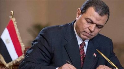 القوى العاملة تسلم عقود عمل لذوي الاحتياجات