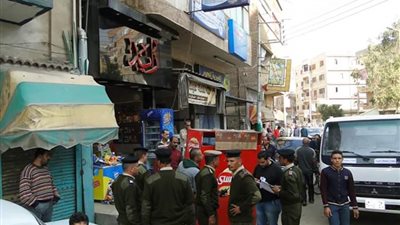 صور.. حملة مكبرة لرفع الإشغالات بشوارع وميادين دمنهور
