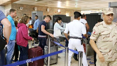 استعدادات مكثفة لاستقبال ولي العهد السعودي بمطار القاهرة