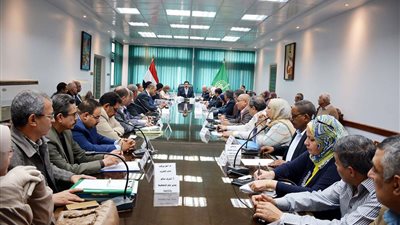 محافظ القليوبية يستقبل وفد مجلس الوزراء لمناقشة المشروعات المتعثرة
