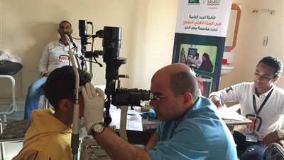 الكشف على 602 حالة بقافلة للعيون لمصر الخير بالمنيا