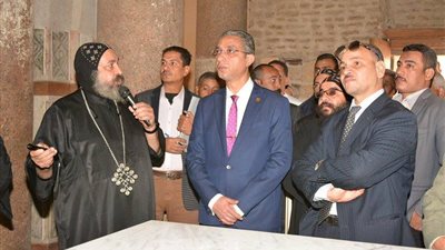 محافظ سوهاج يتفقد الدير الأحمر.. ويؤكد: ضرورة الترويج السياحي للدير