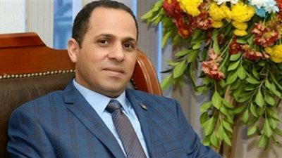 محكمة دمنهور تقضي بحبس رئيس جامعة دمنهور شهرين مع الشغل