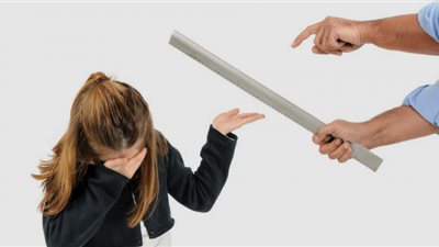 الضرب ممنوع.. اعرفي موقف دول العالم من العقاب البدني للأطفال