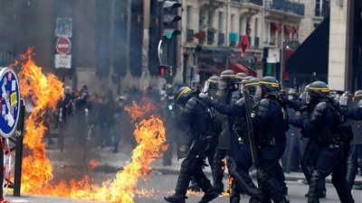 هكذا كان التشابه بين أحداث الشانزلزيه في باريس وأحداث 25 يناير 