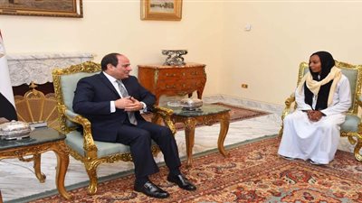 سائقة التروسيكل: الرئيس شجعني على العمل وأوصلني لباب السيارة 