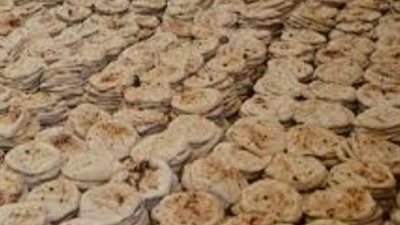فر قائدها هارباً.. ضبط 3500 رغيف بلدي مدعم داخل 