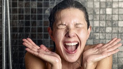 اسأل خبير| 3 مخاطر للماء البارد في الشتاء يكشفها الدكتور حاتم غريب لـ