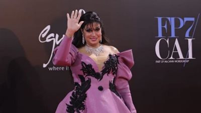 مش أحسن من سندريلا .. شاهد إطلالة فيفي عبده في ختام مهرجان القاهرة السينمائي 