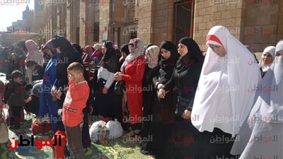 فيديو .. هل هذه الحركات تعتبر مبطلة لصلاة السيدات في مسجد الحسين؟