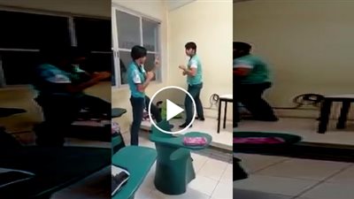 أنتي اللي مكبرة الموضوع يانوسة .. خناقة عنيفة بين فتاتين داخل فصل