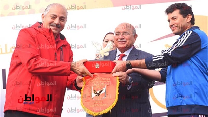 الأهلي يُكرم وزير