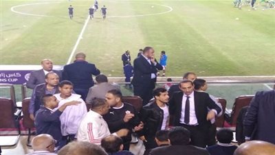 طارق حامد يؤازر لاعبي الزمالك أمام الاتحاد