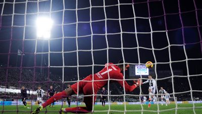 يوفنتوس يسحق فيورنتينا بثلاثية.. ورونالدو يواصل هوايته
