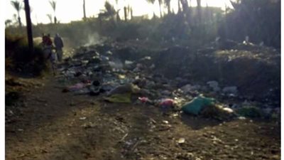 أهالي معصرة صاوي في الفيوم يستغيثون من انتشار أكوام القمامة بمدخل القرية