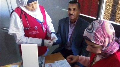 صور.. توافد أهالي سوهاج على مبادرة 100 مليون صحة