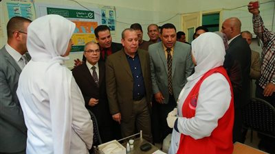محافظ كفرالشيخ يتفقد مبادرة الرئيس السيسى للقضاء على فيروس سي