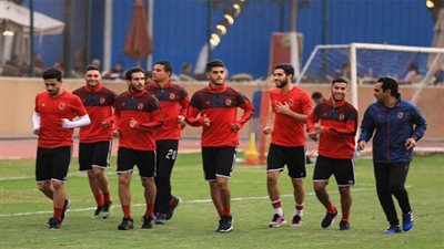  تدريبات خفيفة للأساسيين في مران الأهلي